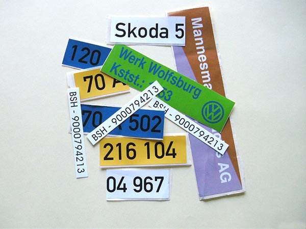 Aufkleber Aufkleber für Kunststoffteile und Kunststoffverpackungen