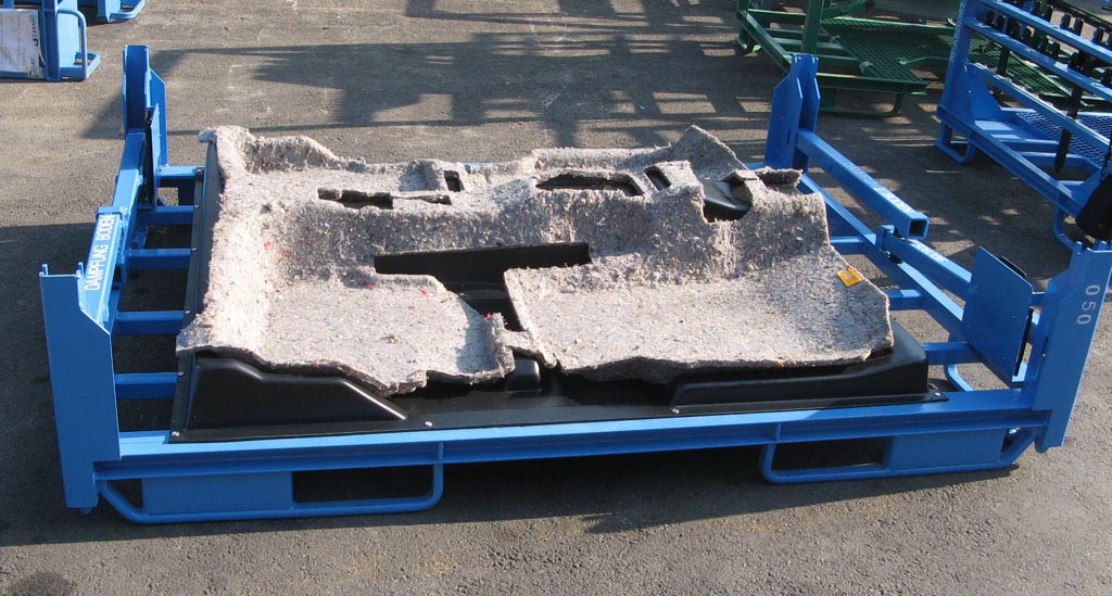 Komplettlösungen aus Kunststoff, Einlage in Stahlgestell